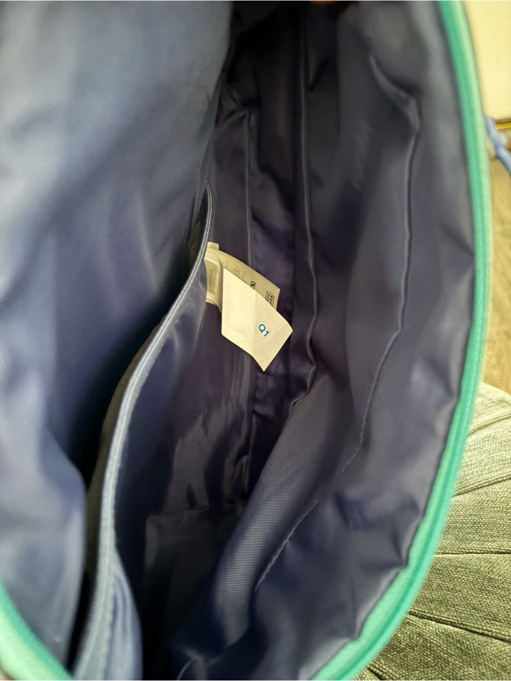 Patagonia Atom Sling Bag 8L Colorblock Green Blue Yellow Like New - Picture 8 of 8